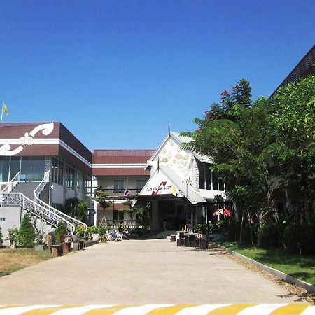 Thatphanom Place Exteriör bild