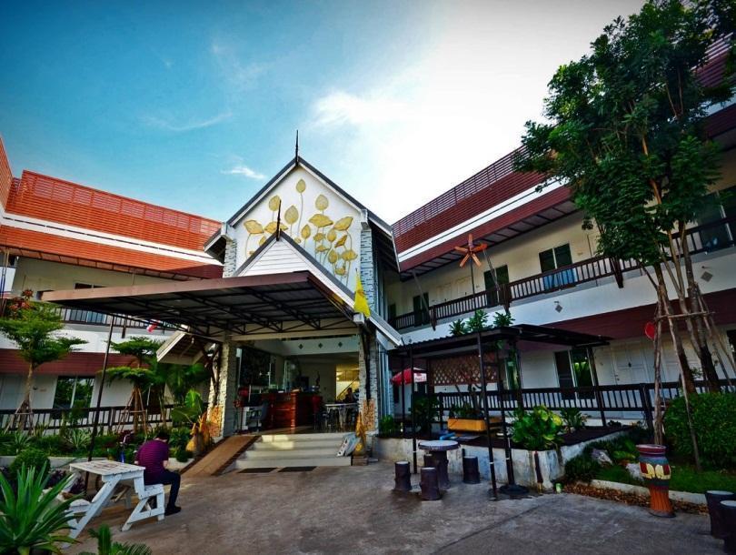 Thatphanom Place Exteriör bild