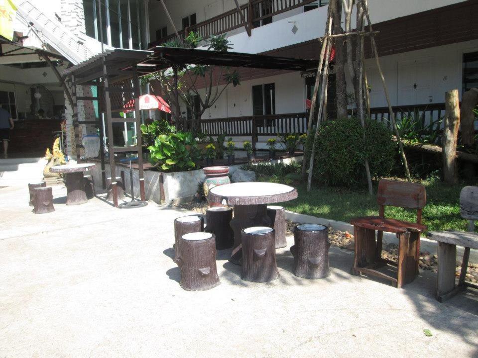 Thatphanom Place Exteriör bild