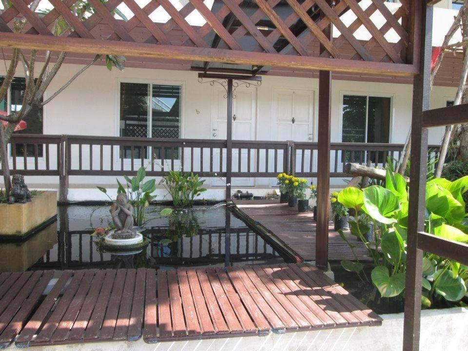 Thatphanom Place Exteriör bild