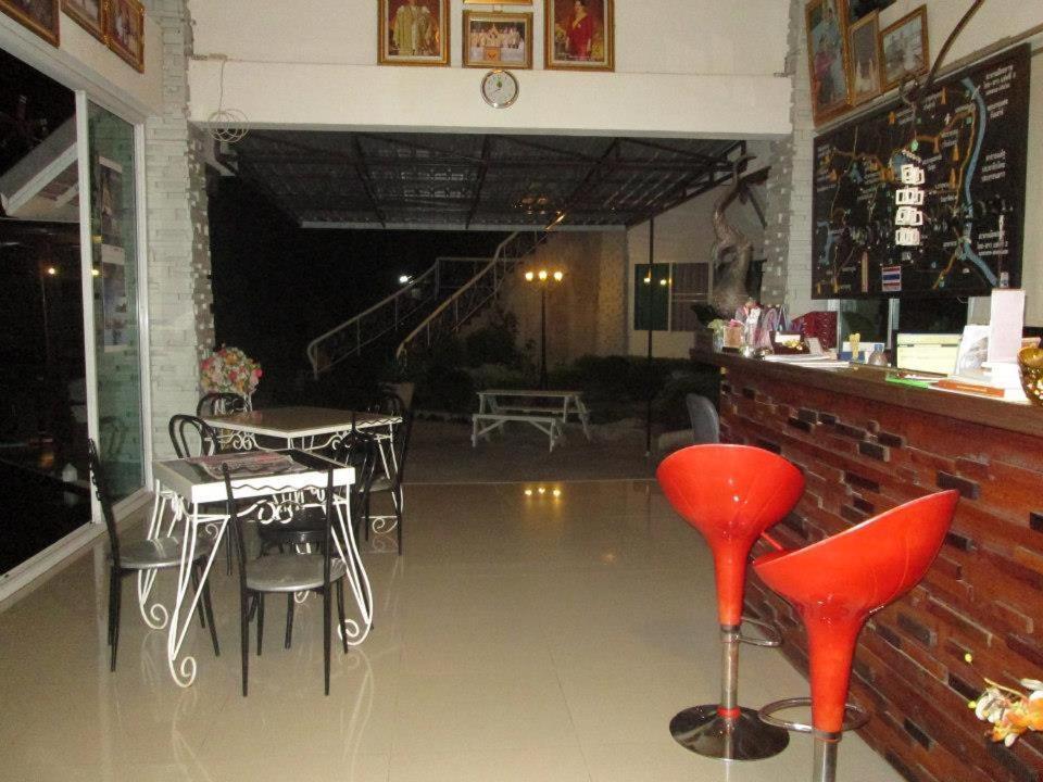 Thatphanom Place Exteriör bild