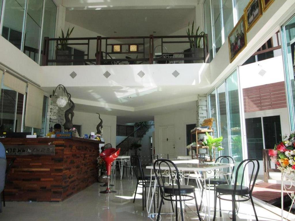 Thatphanom Place Exteriör bild