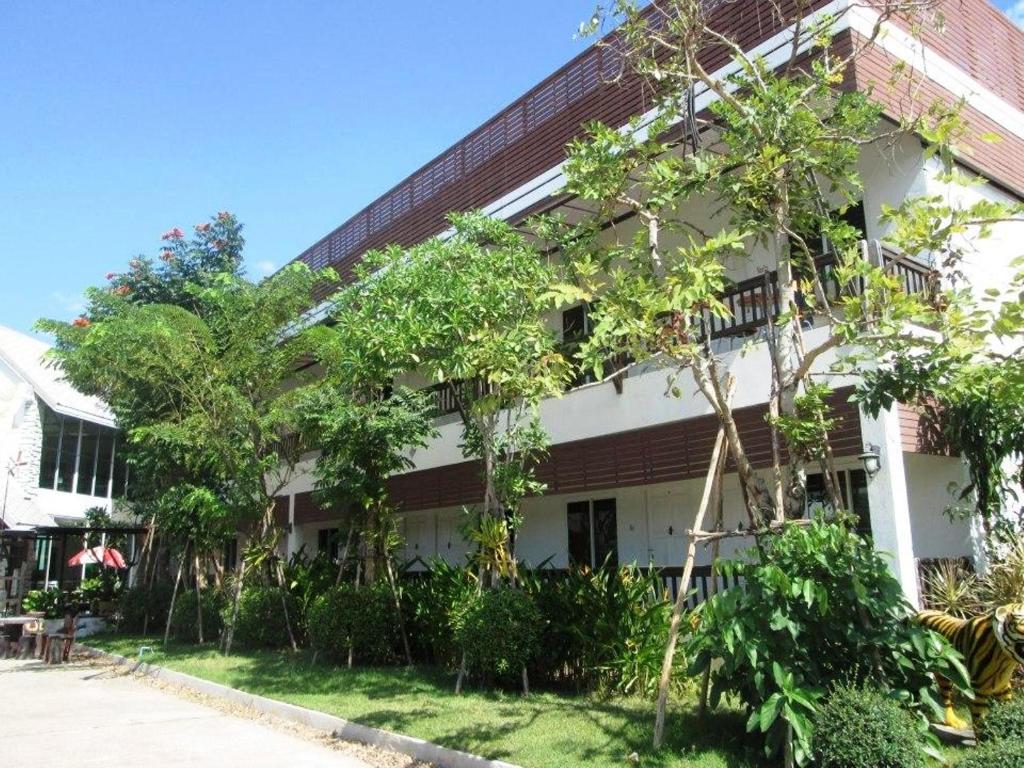 Thatphanom Place Exteriör bild