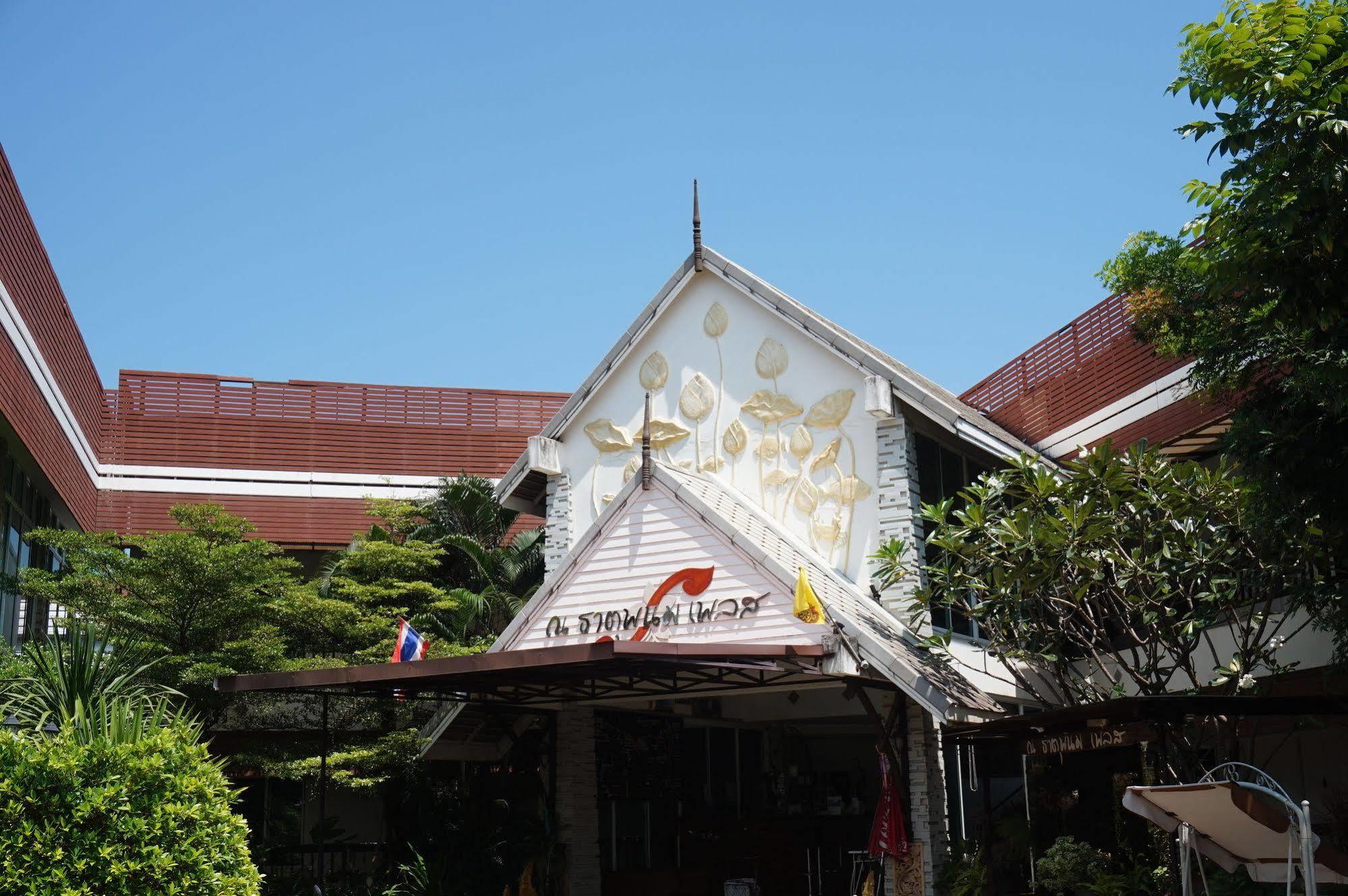 Thatphanom Place Exteriör bild