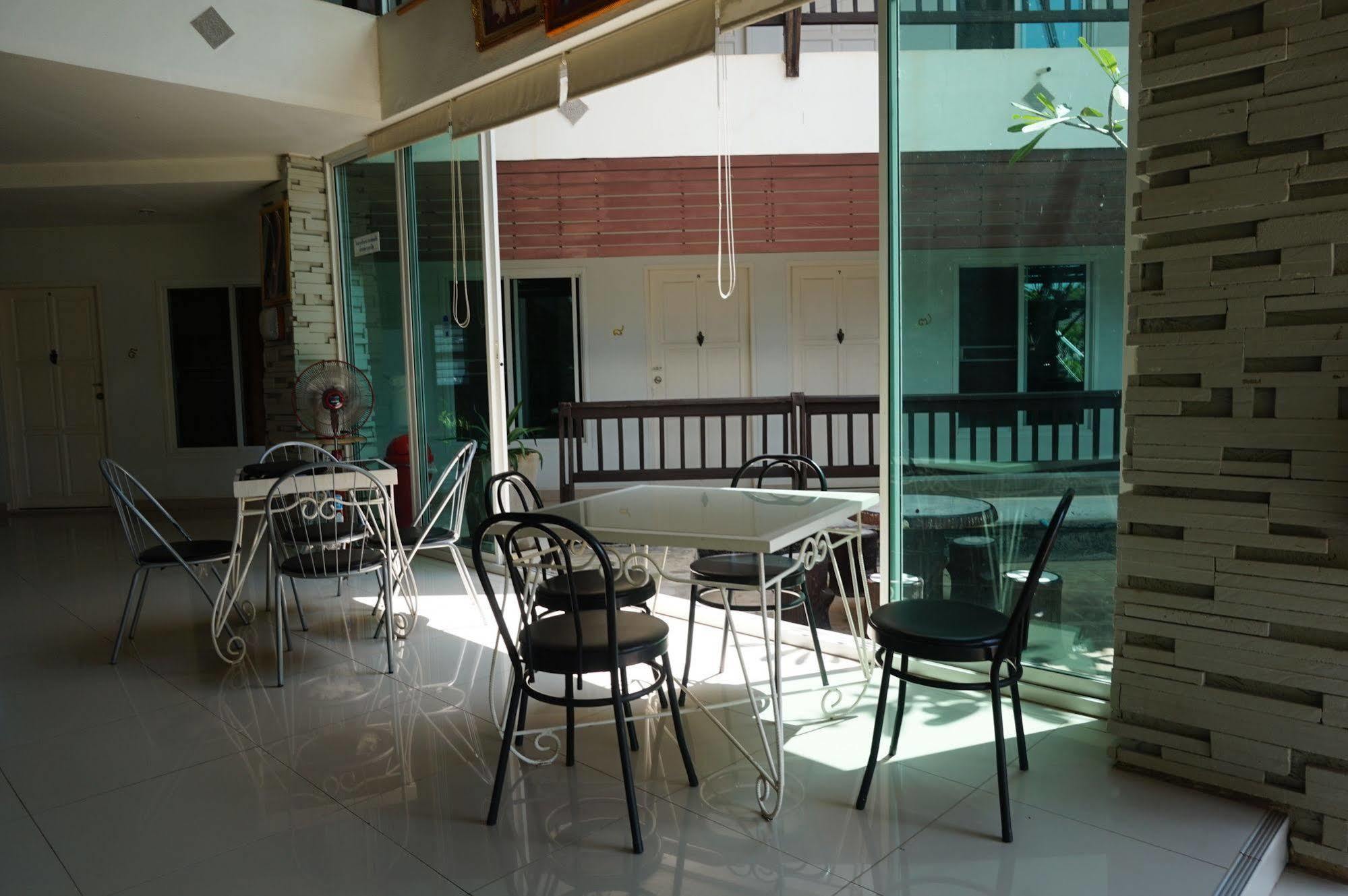 Thatphanom Place Exteriör bild
