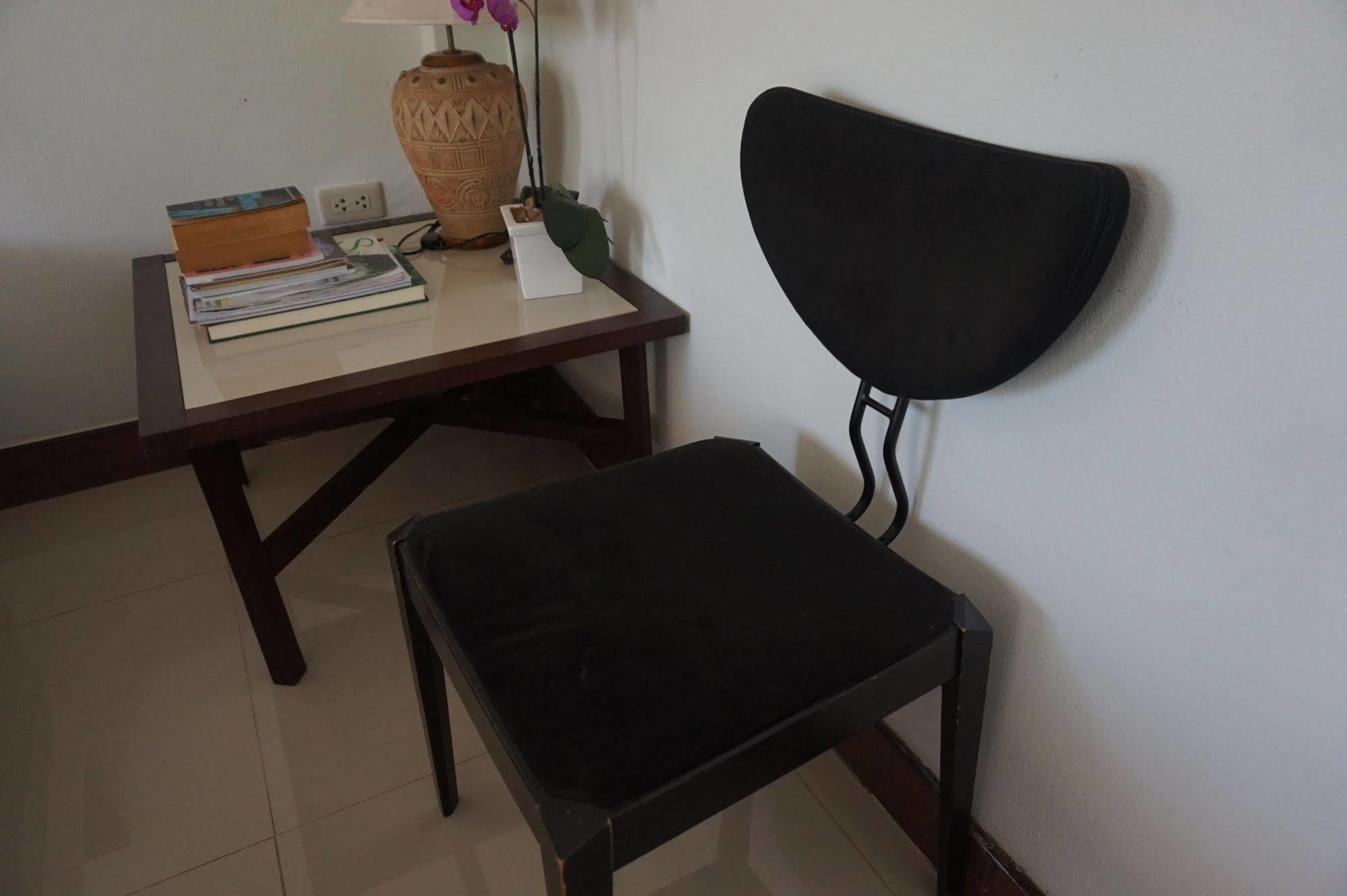 Thatphanom Place Exteriör bild