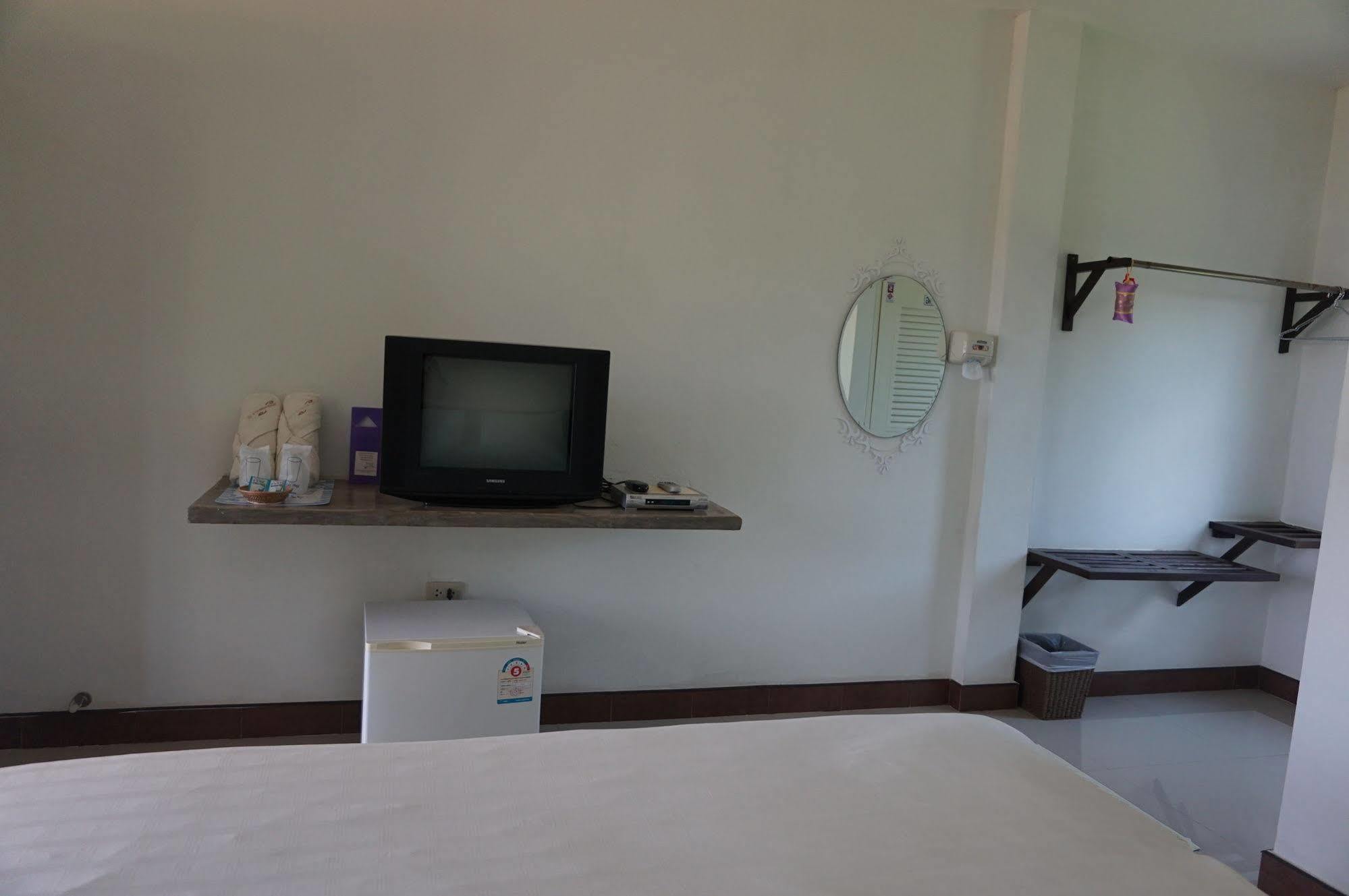 Thatphanom Place Exteriör bild