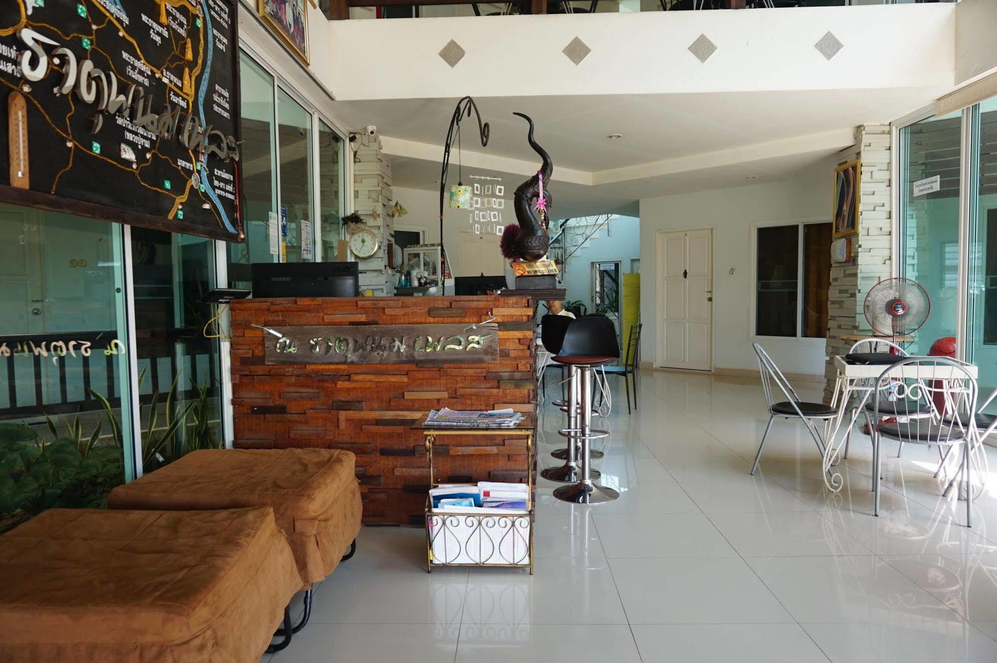 Thatphanom Place Exteriör bild