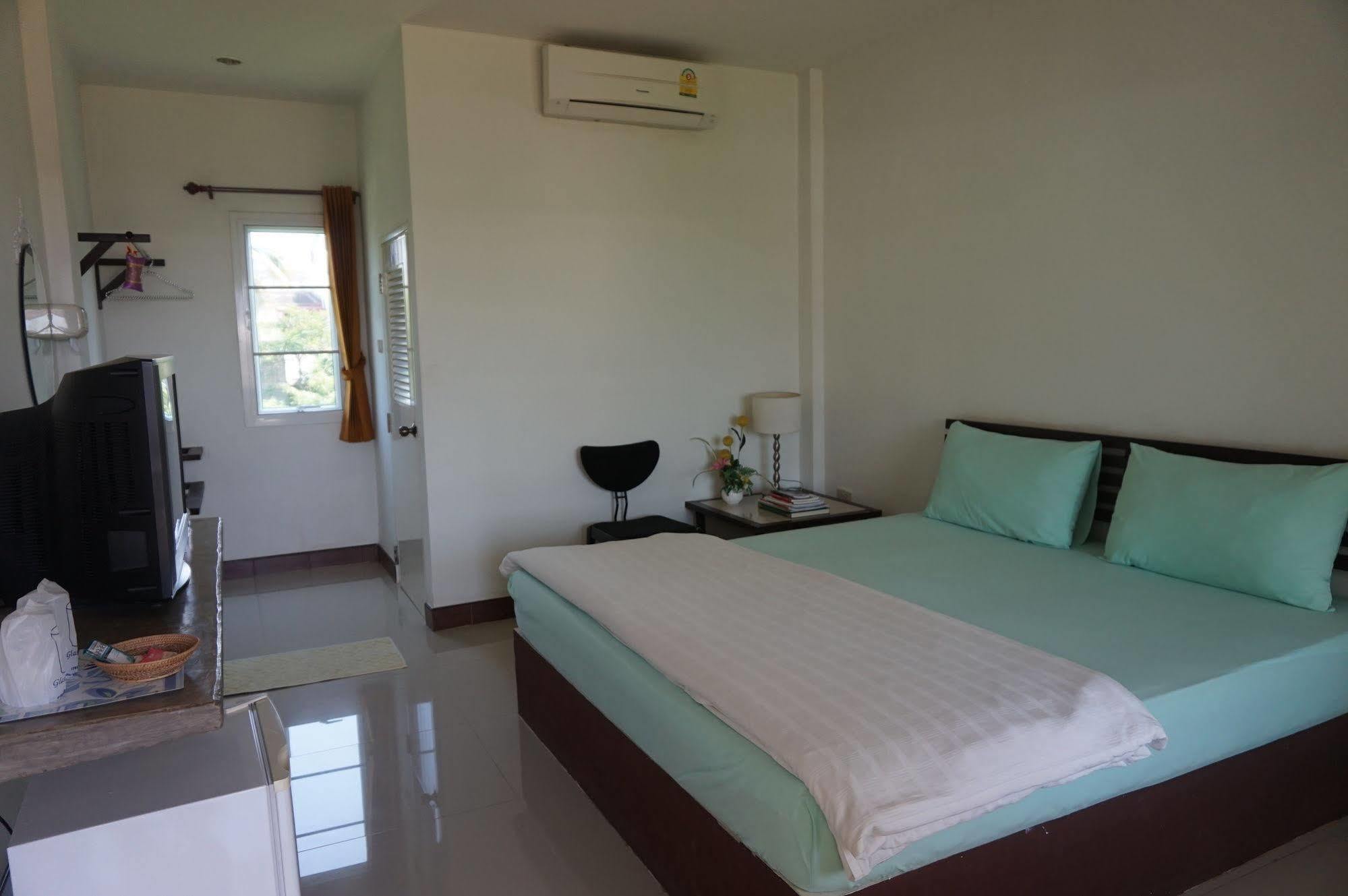 Thatphanom Place Exteriör bild