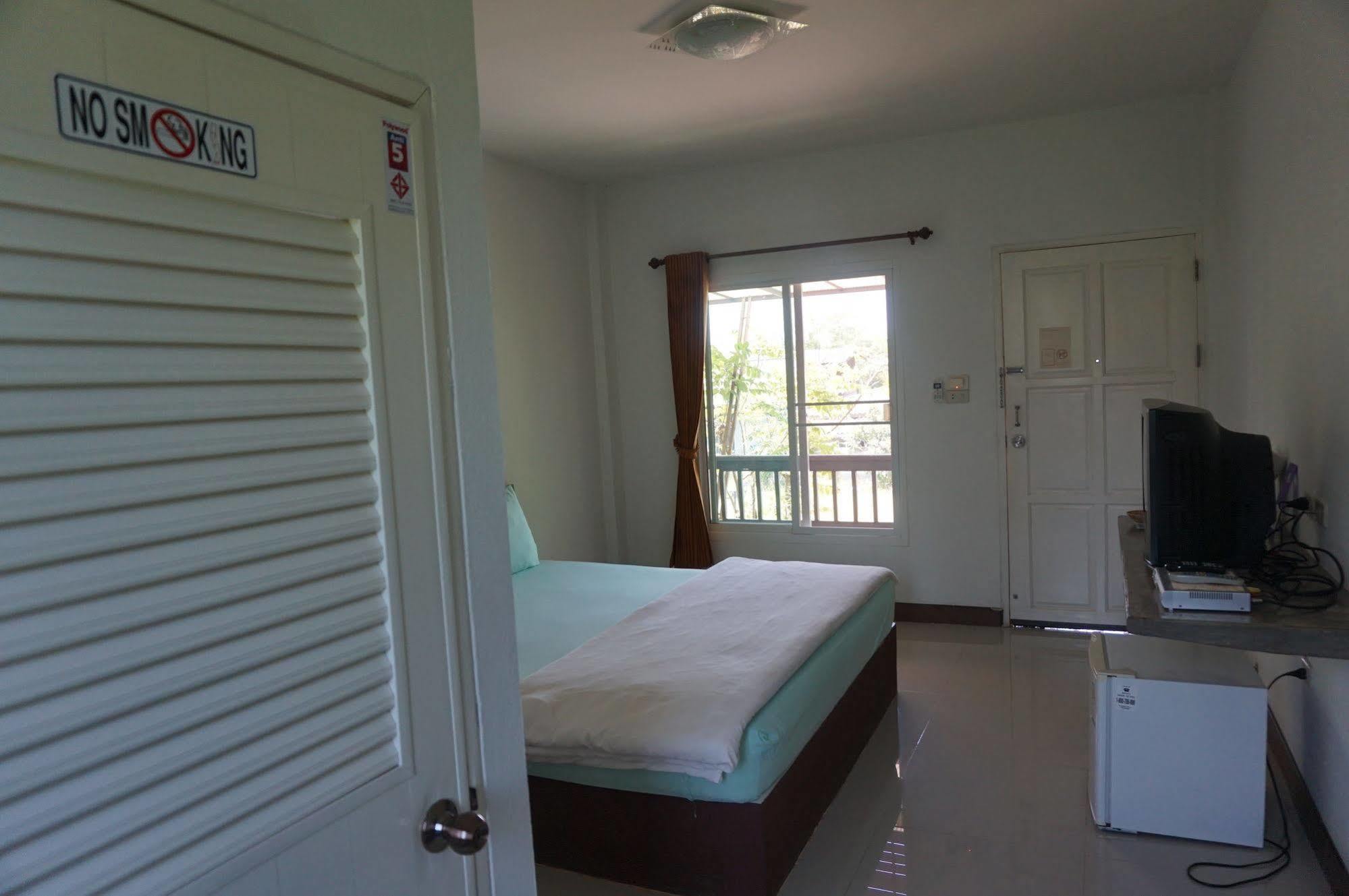 Thatphanom Place Exteriör bild