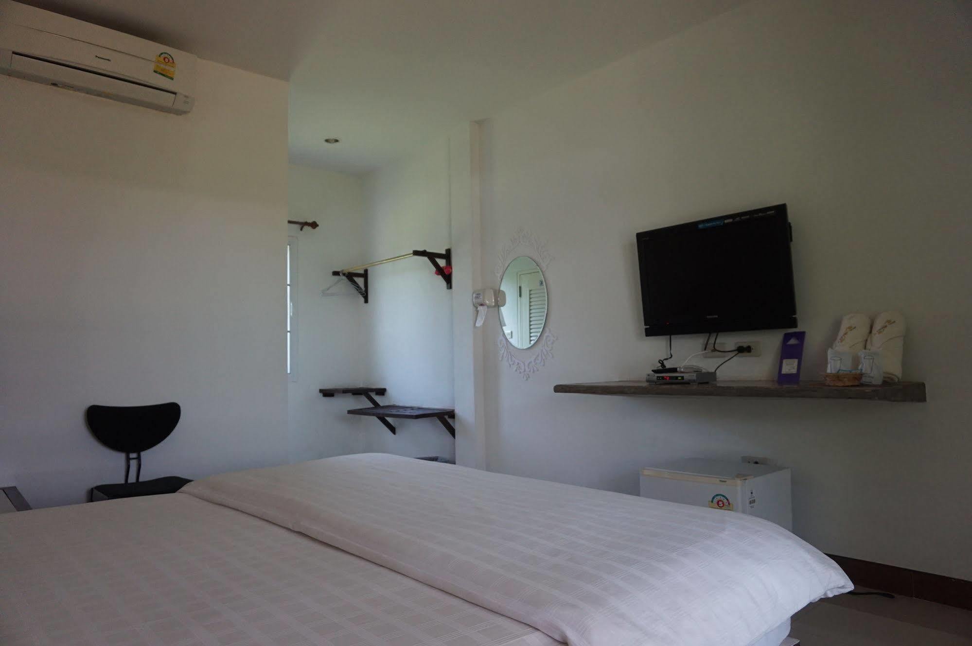 Thatphanom Place Exteriör bild