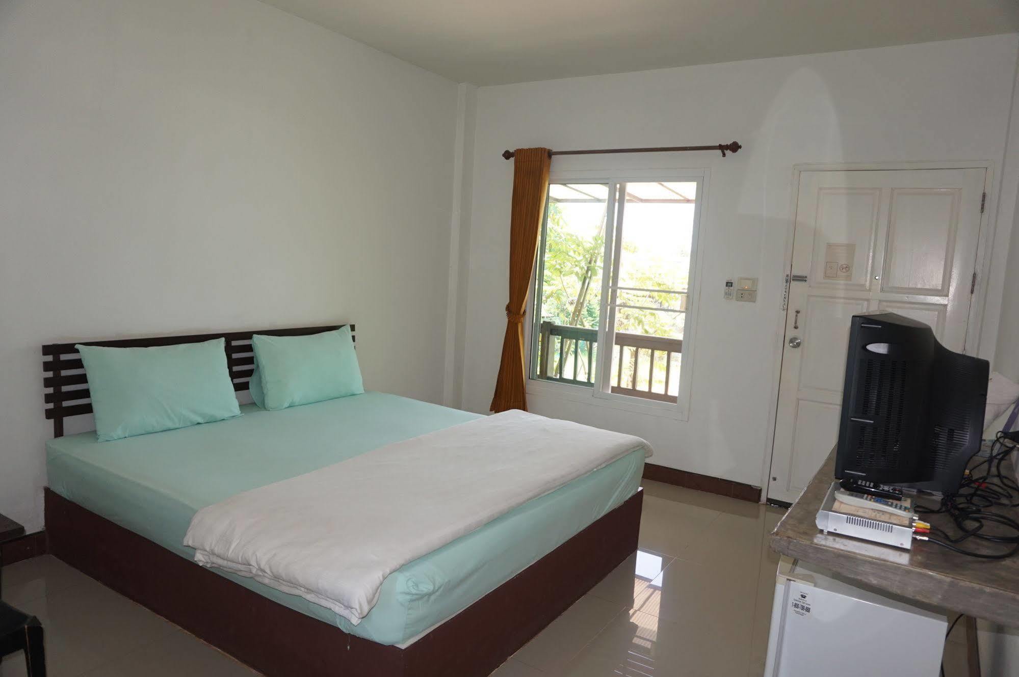 Thatphanom Place Exteriör bild