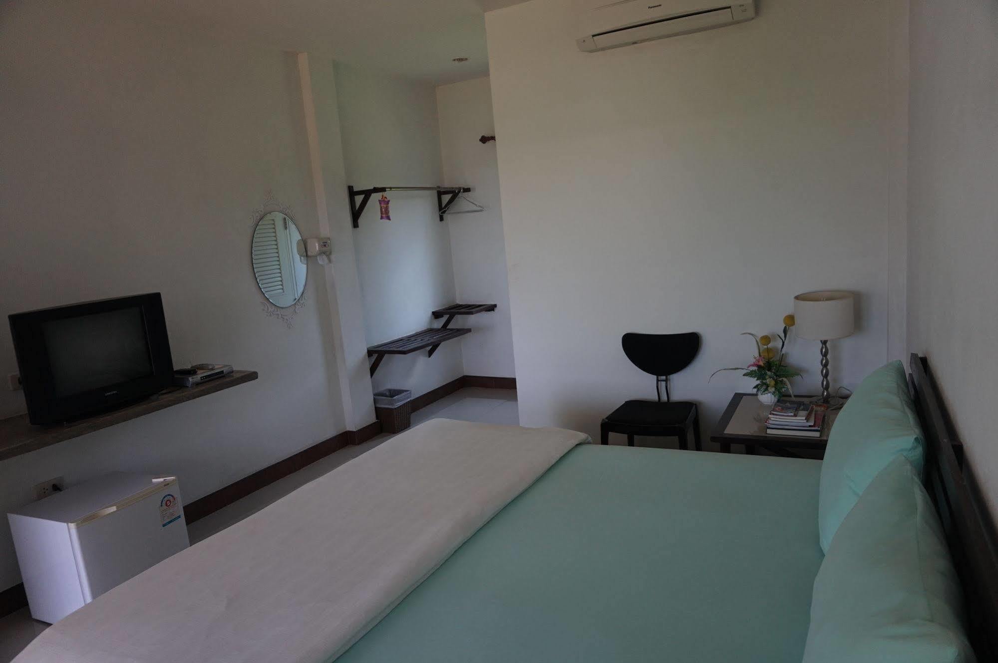 Thatphanom Place Exteriör bild