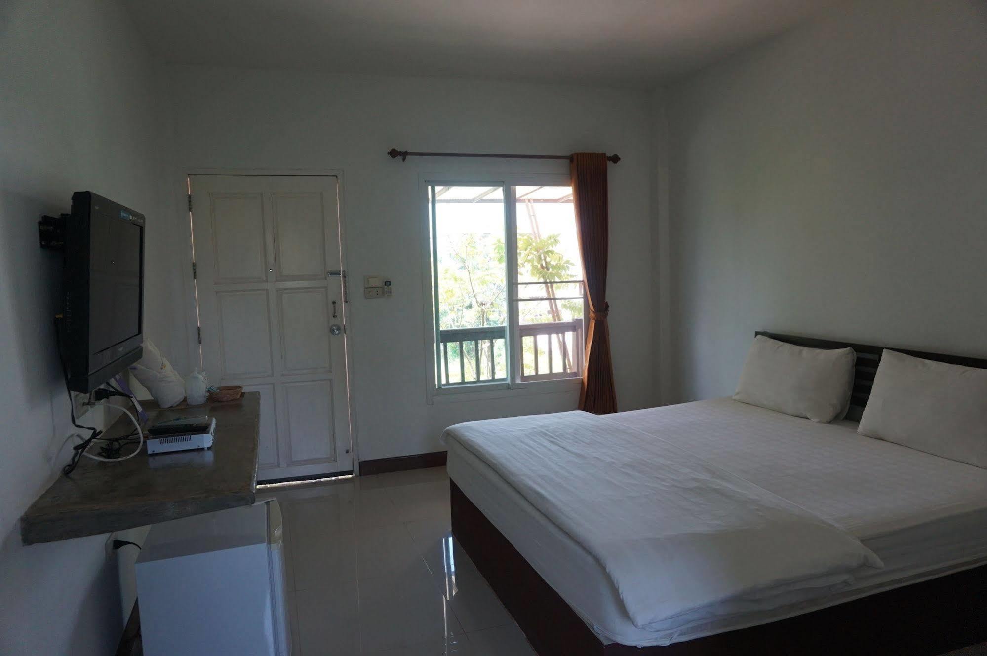 Thatphanom Place Exteriör bild