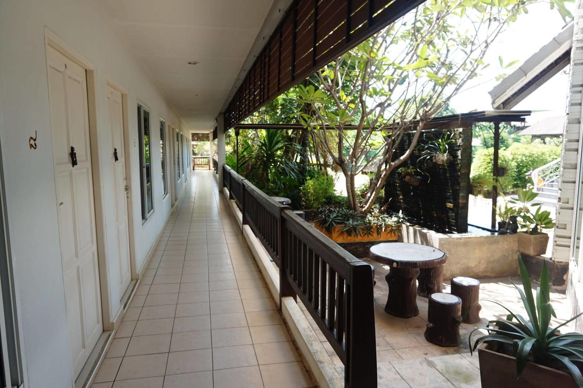 Thatphanom Place Exteriör bild