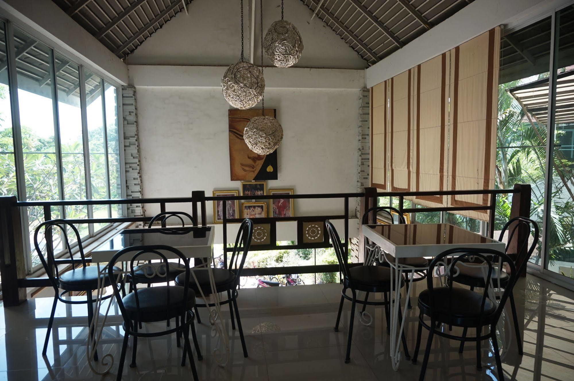 Thatphanom Place Exteriör bild