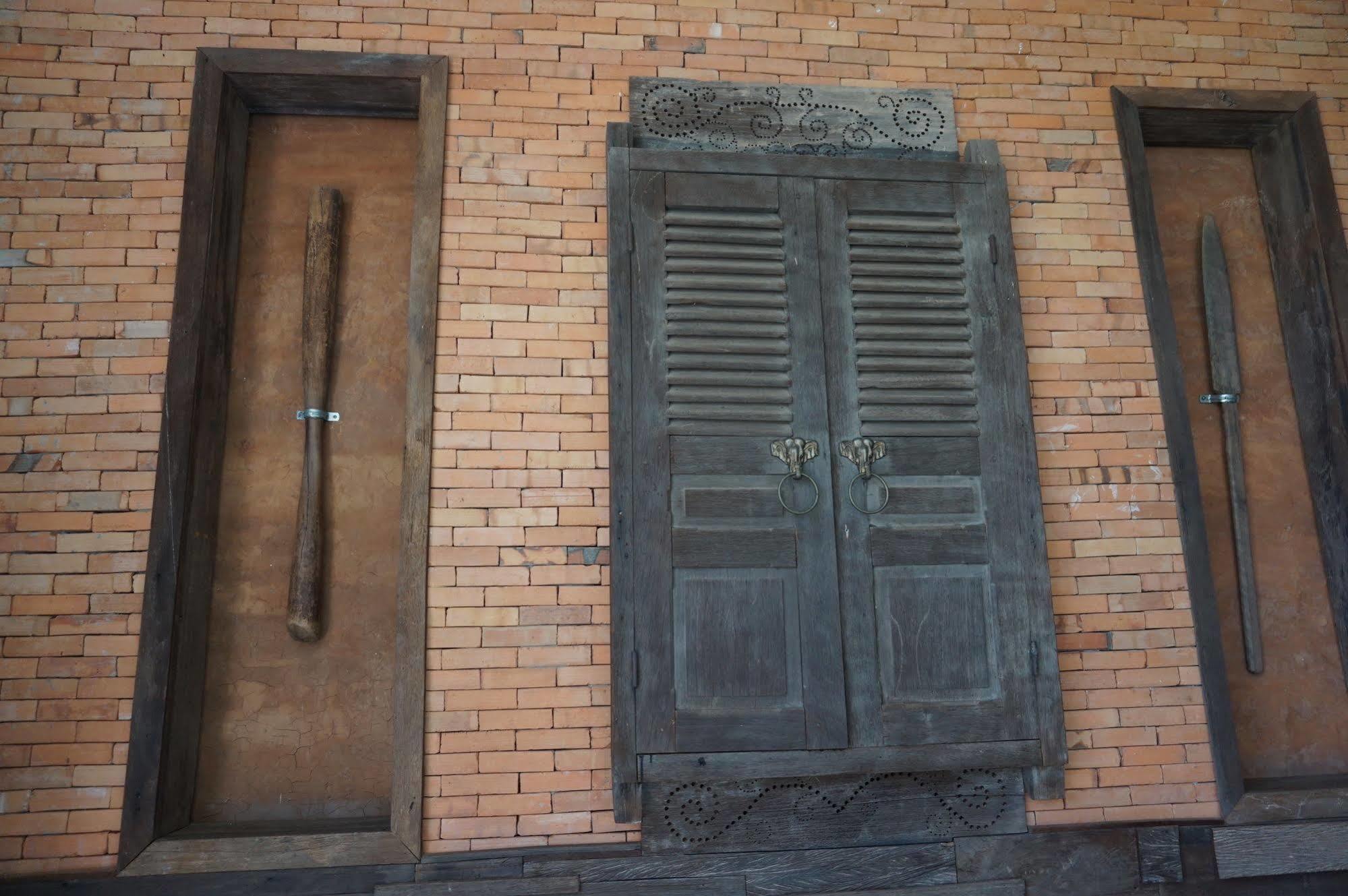 Thatphanom Place Exteriör bild